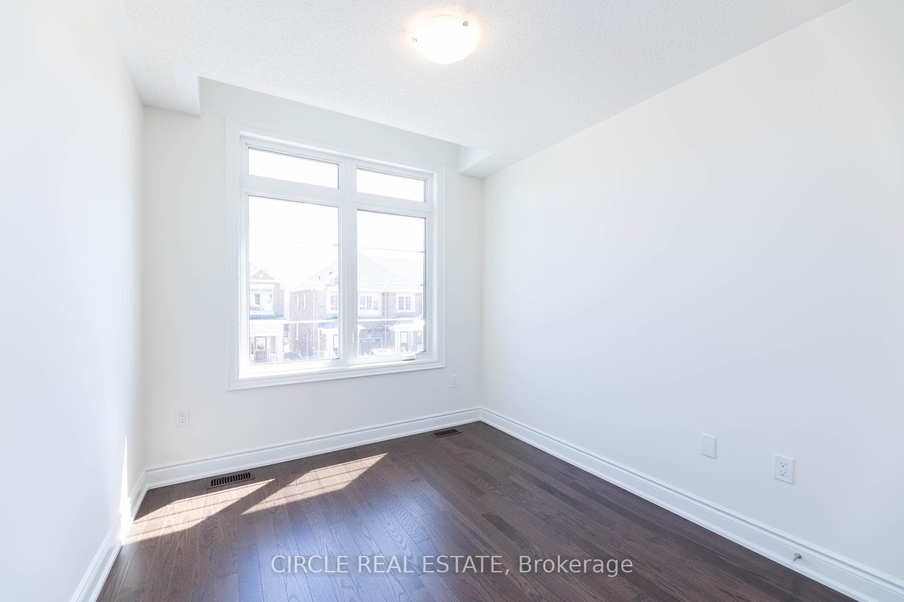 80 Bermondsey Way photo 27