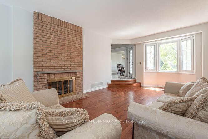 82 Leander Street photo 14
