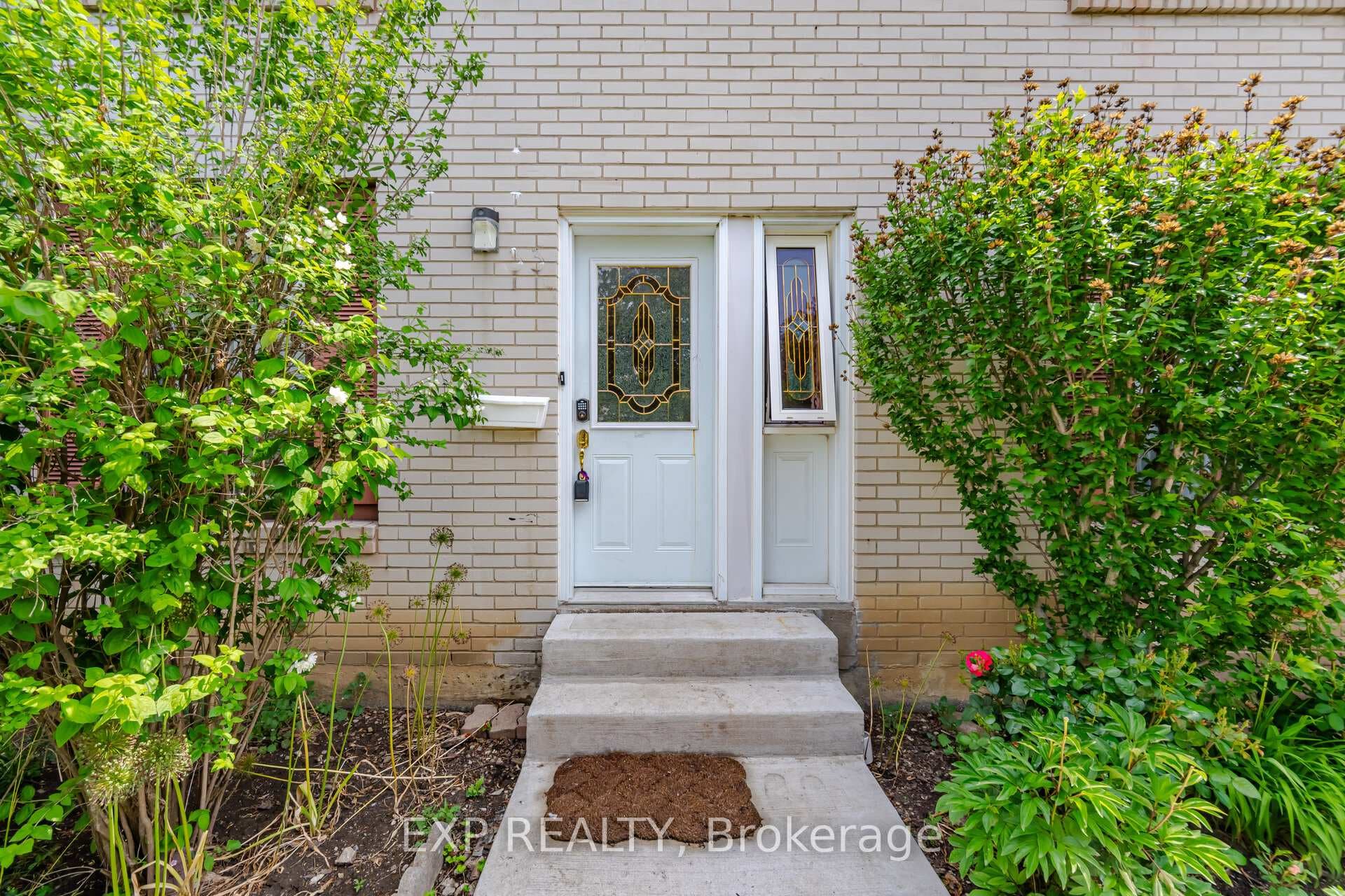 33 Earlsdale Crescent photo 4
