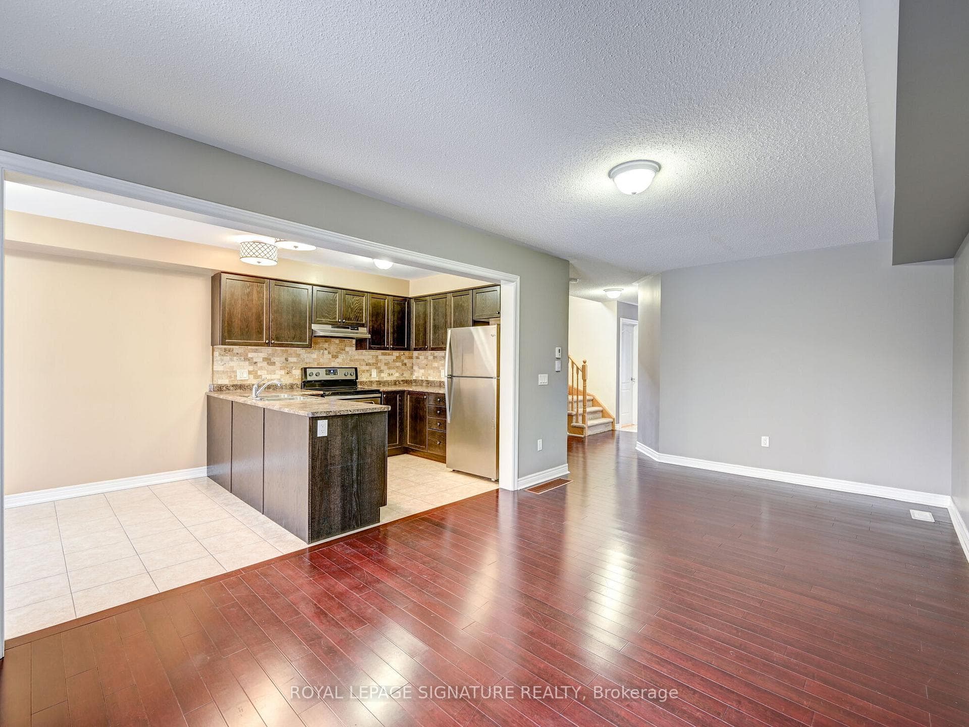 758 Cook Crescent photo 10