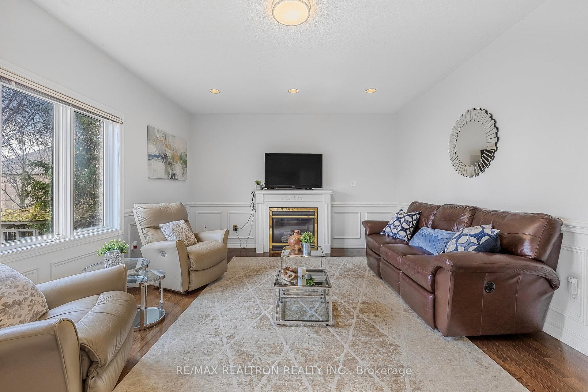 83 Emerald Garden Court photo 13