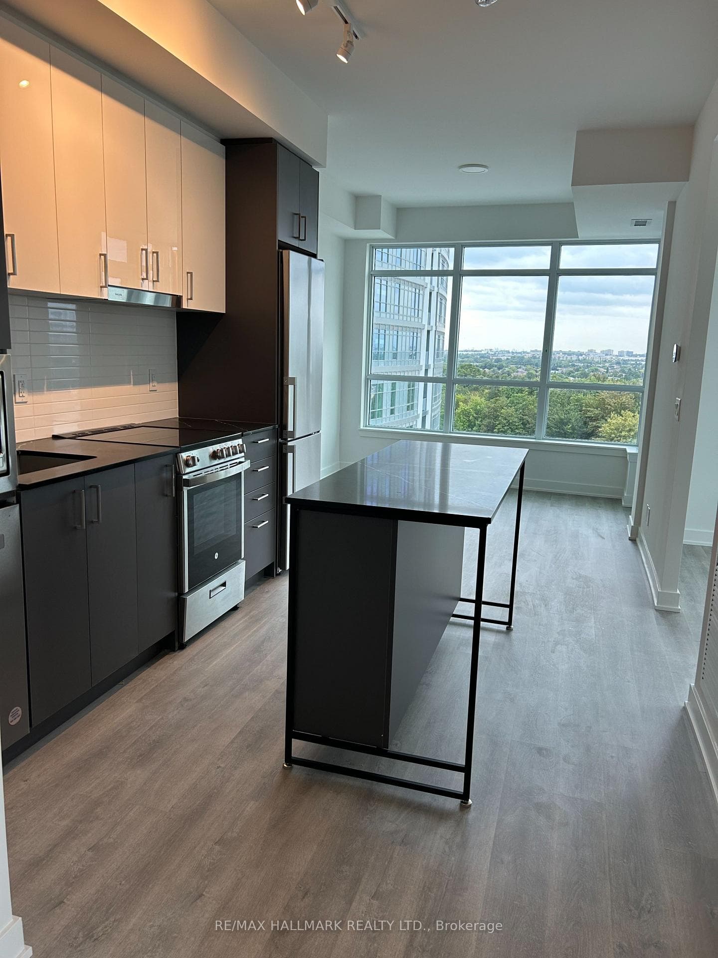 50 Upper Mall Way Unit 805 B photo 1