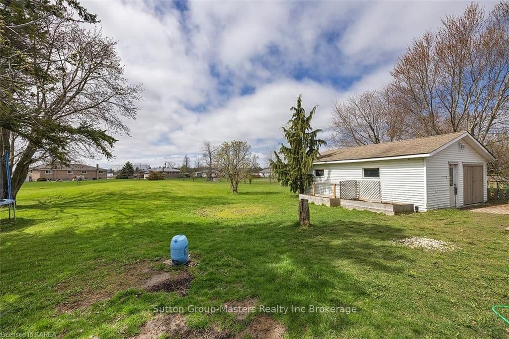 2353 MCIVOR Road photo 43