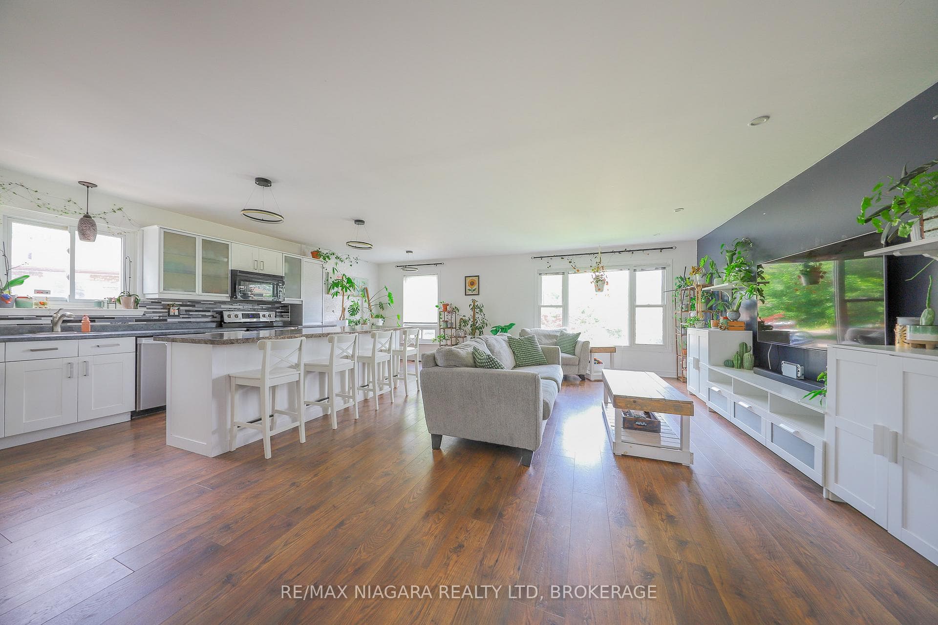 18 Roxborough Court photo 3