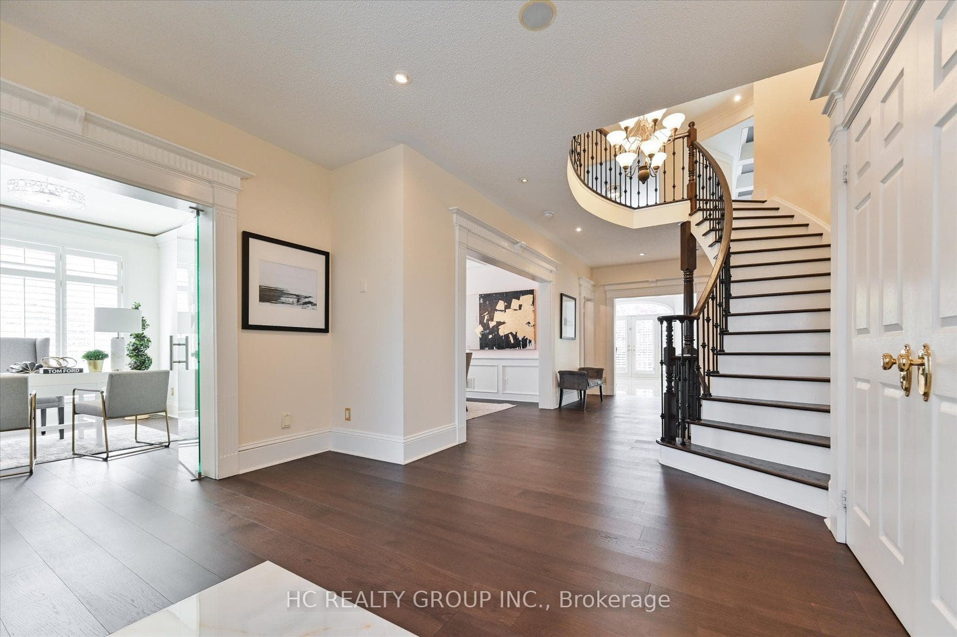 1030 Skyvalley Crescent photo 7
