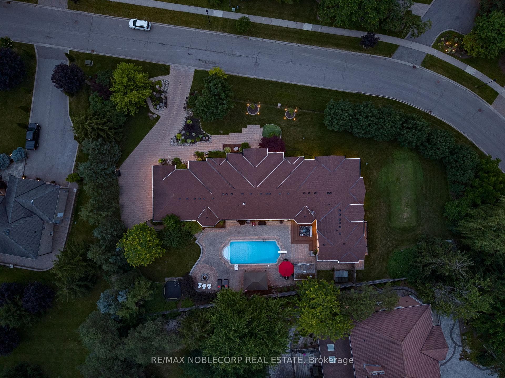 80 Carmichael Crescent photo 3