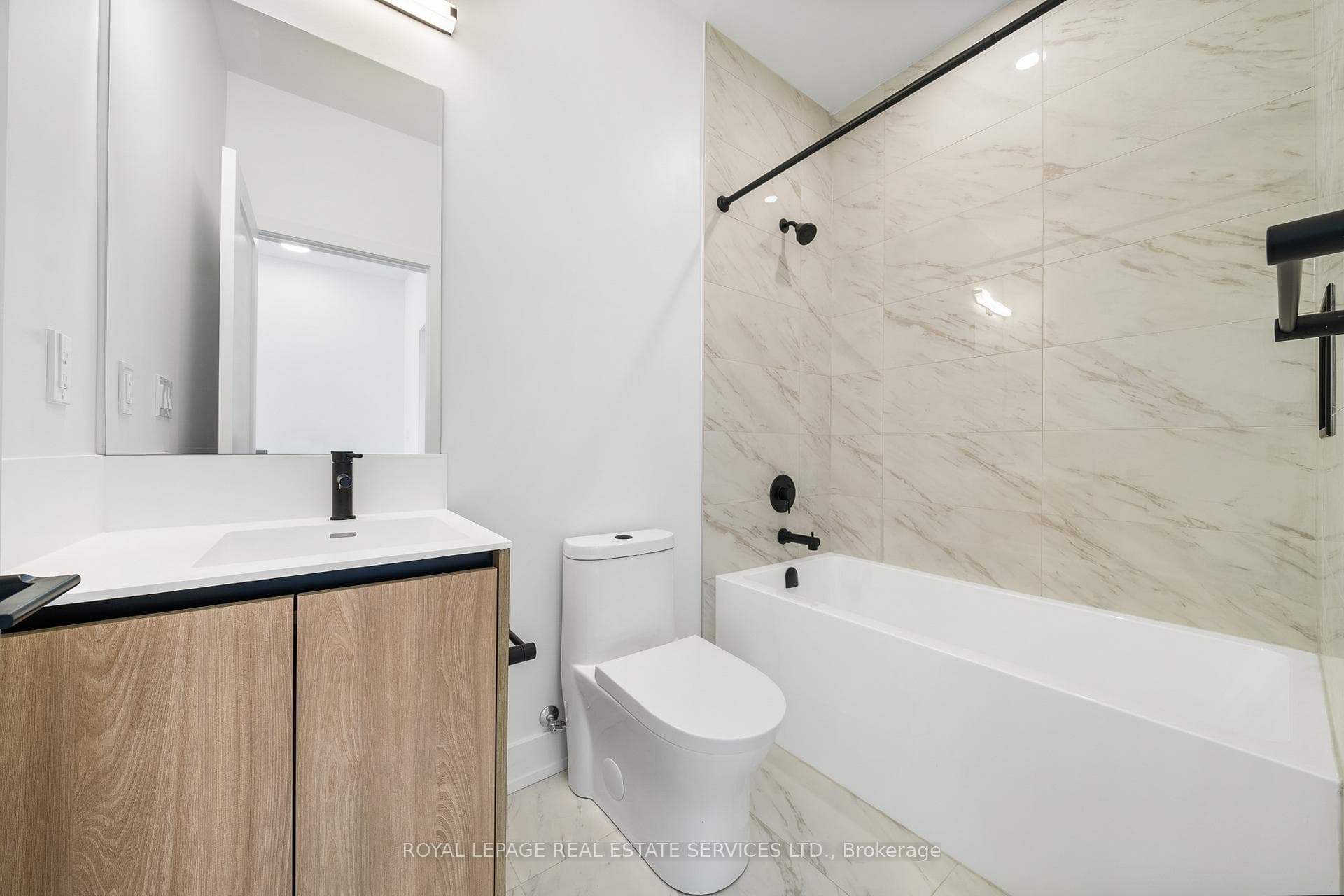20 Lou Parsons Way Unit 12 photo 31