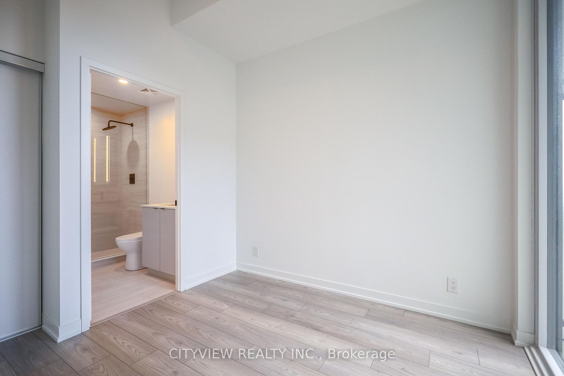 285 Dufferin Street Unit 1127 photo 17