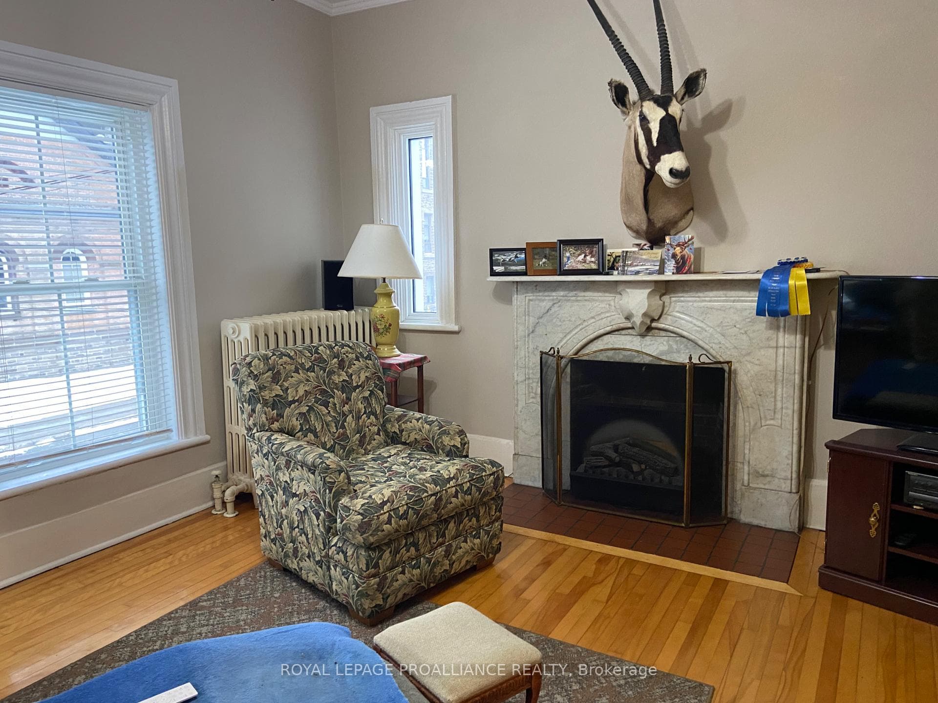 Living room upper unit