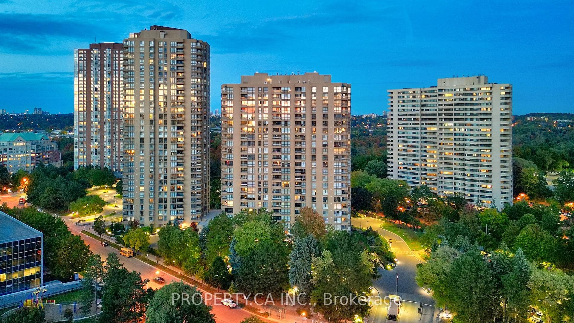 1 Concorde Place Unit 1202 photo 2