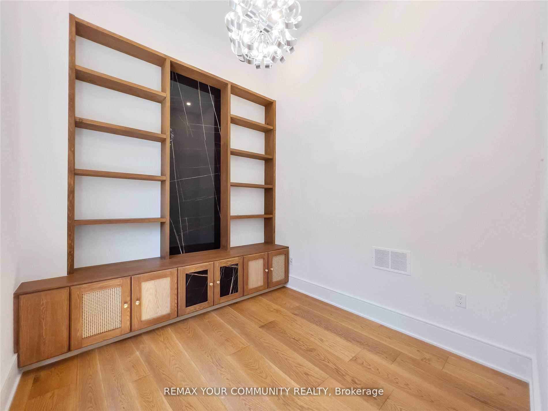 116 Park Home Avenue photo 4