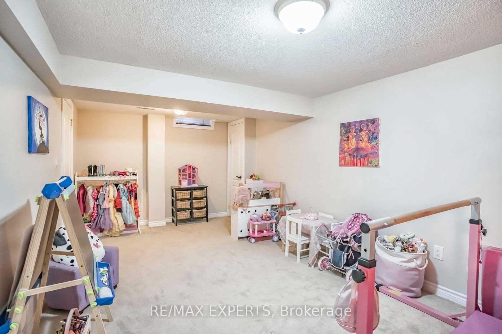 101 Morley Crescent photo 6