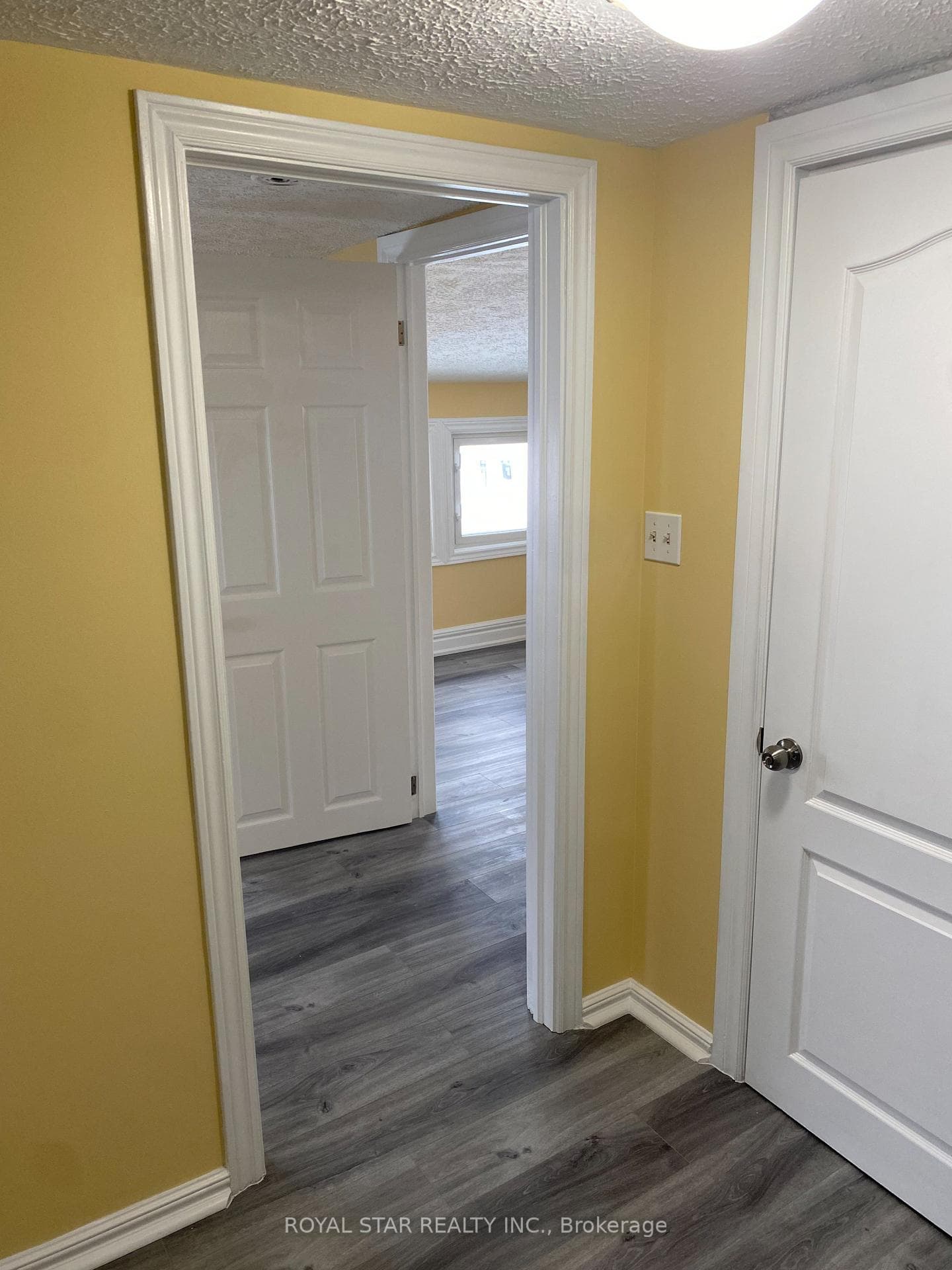 582 Garafraxa Street photo 15