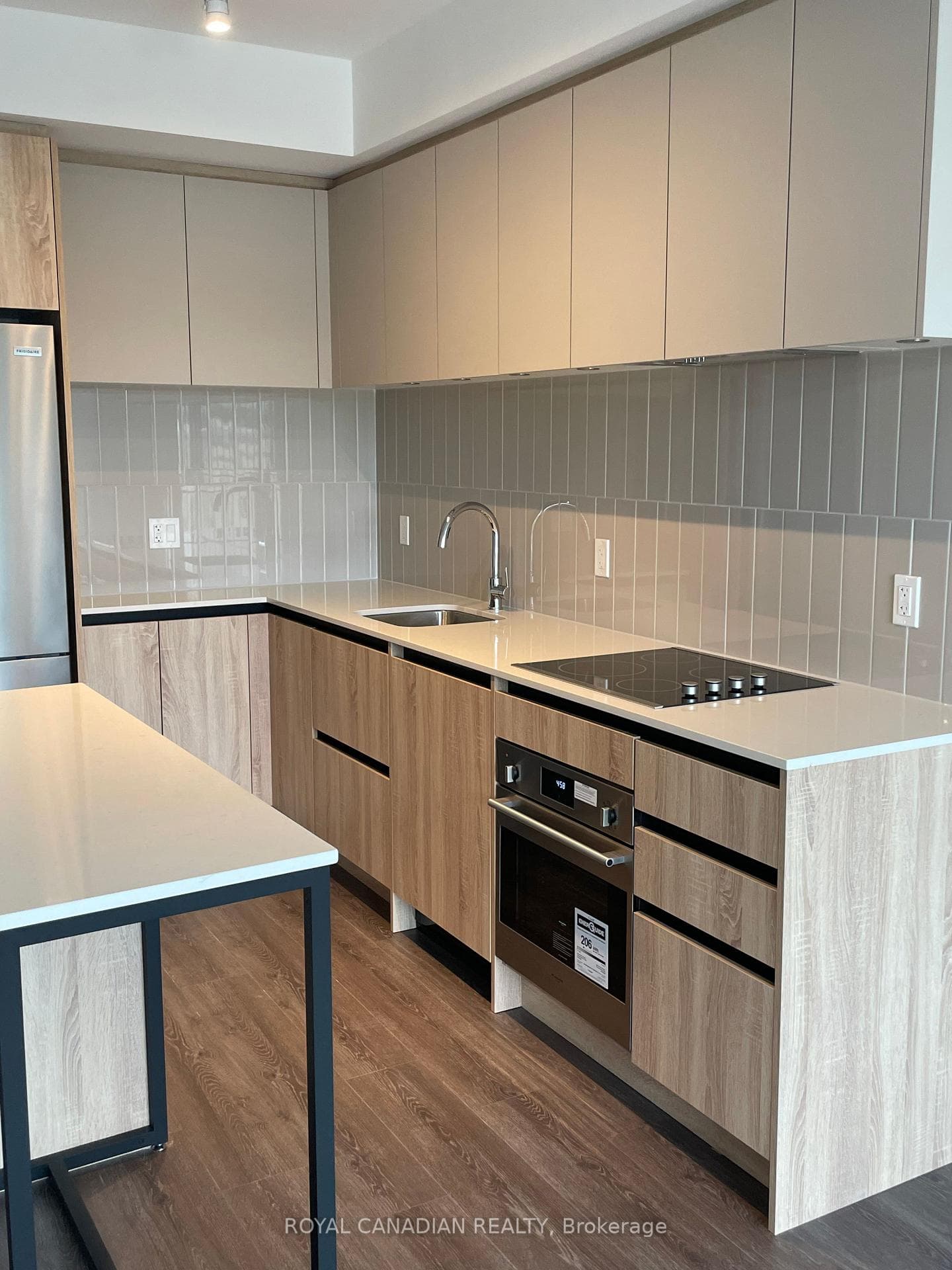 8 Beverley Glen Boulevard Unit C0218 photo 3