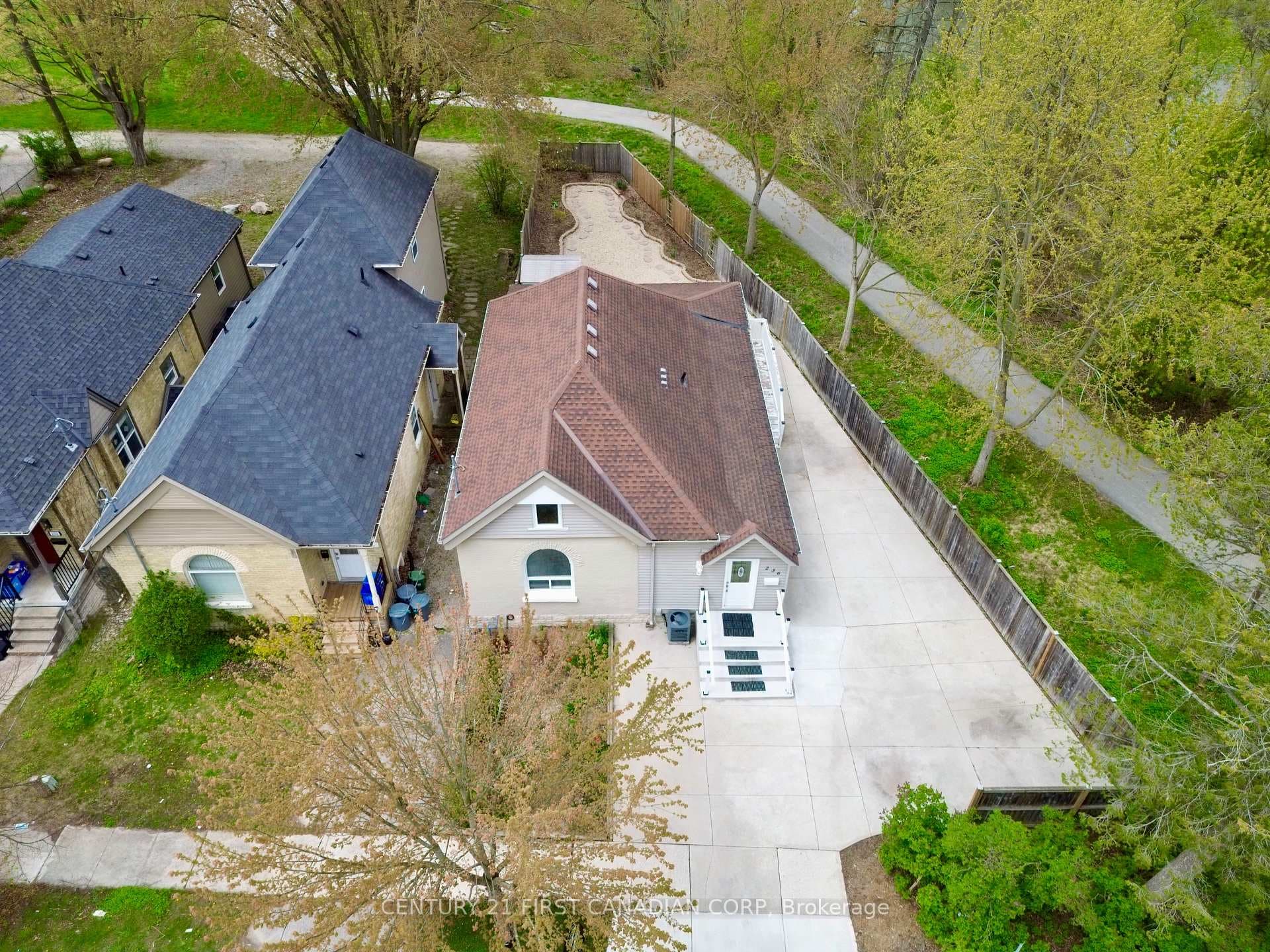 236 Raymond Avenue photo 3