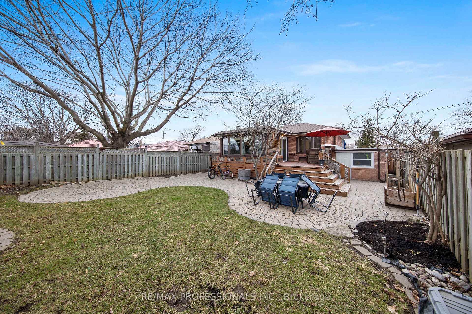 164 Wellesworth Drive photo 29