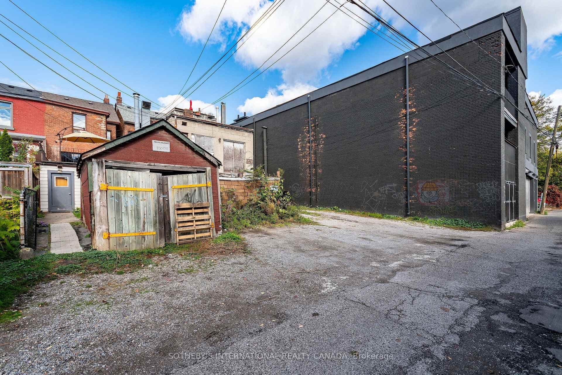 1155 Davenport Road photo 9