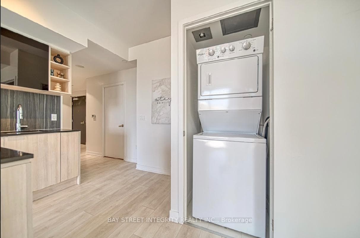 31 Tippett Road Unit 1006 photo 13