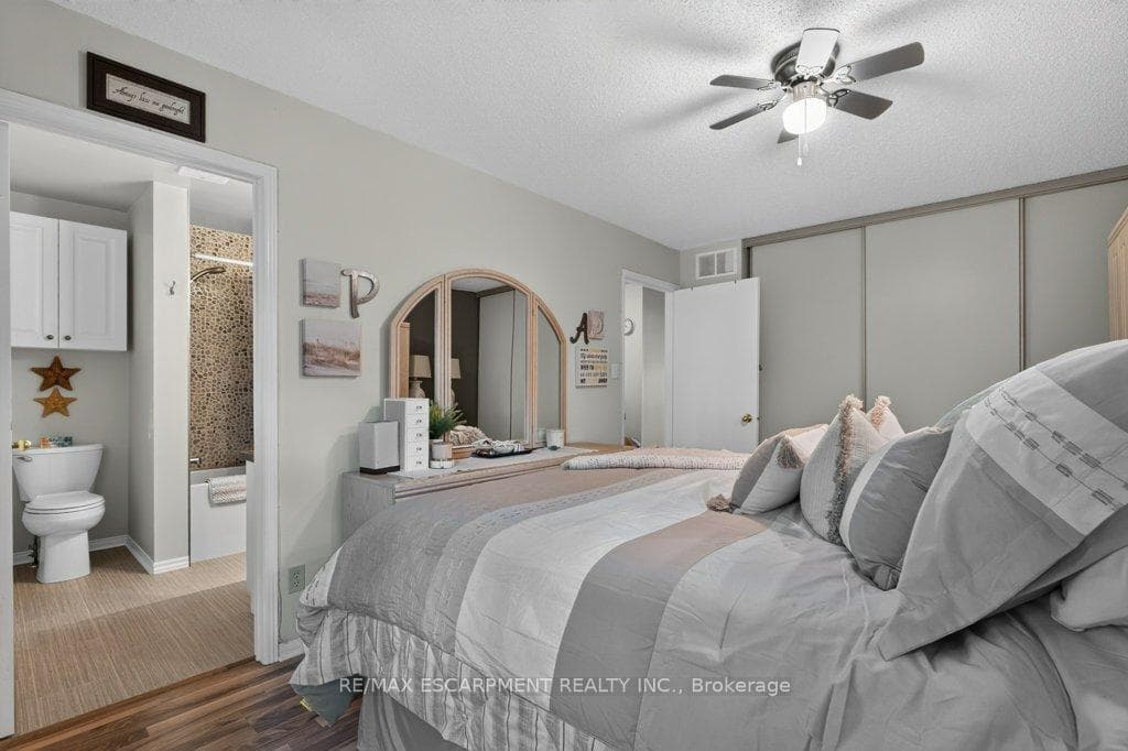 55 Kerman Avenue Unit 55 photo 32