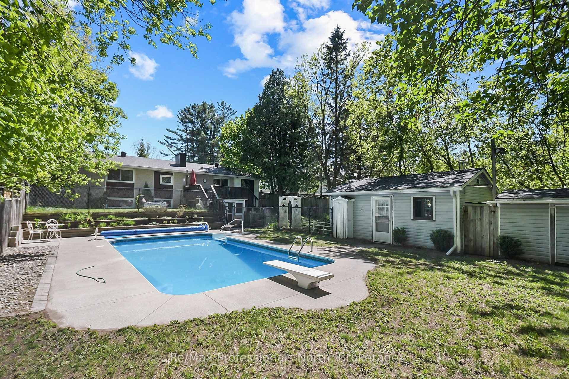 110 FRASER Street photo 1