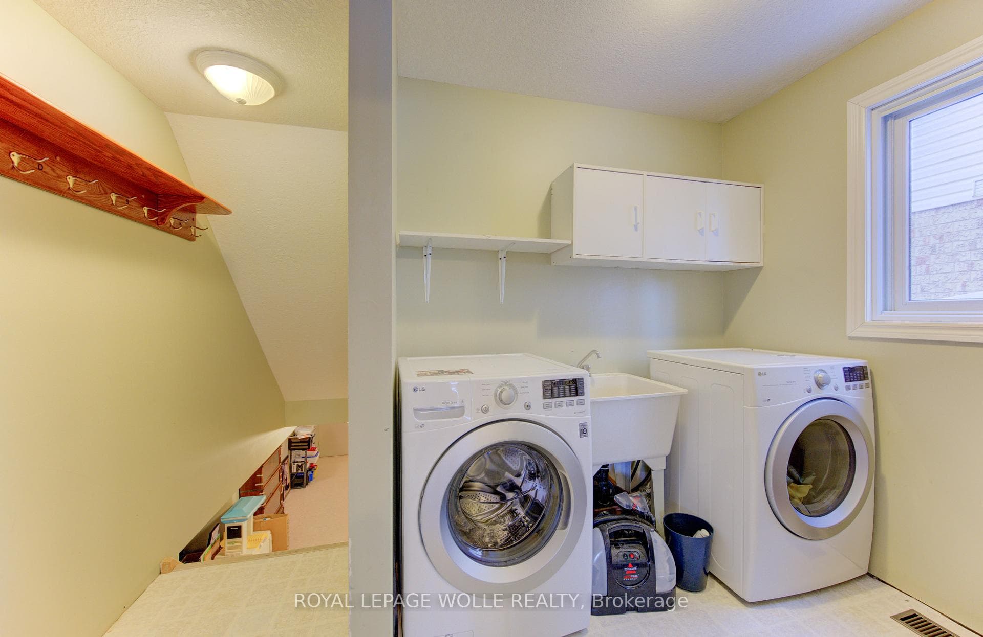 505 Sandbanks Crescent photo 24
