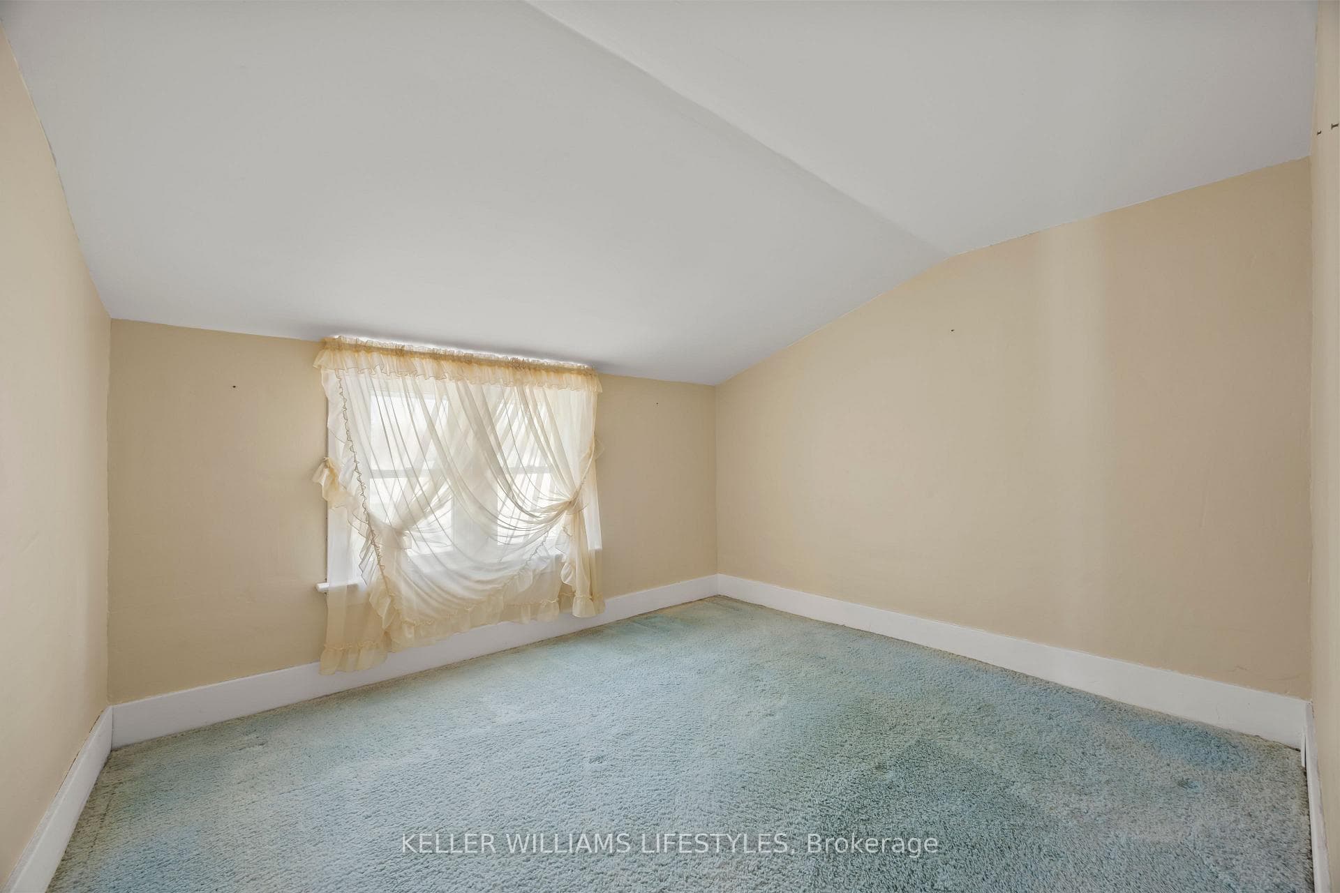 136 Queen Street photo 28