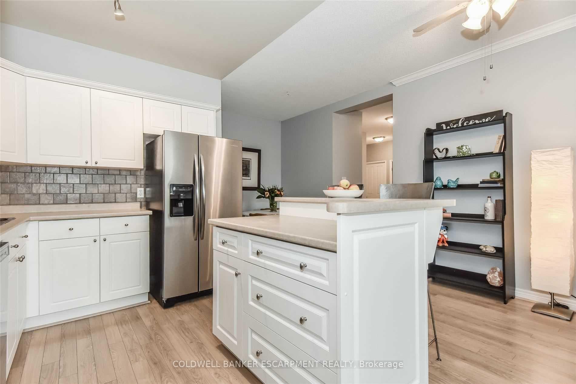 60 Wyndham Street Unit 608 photo 10