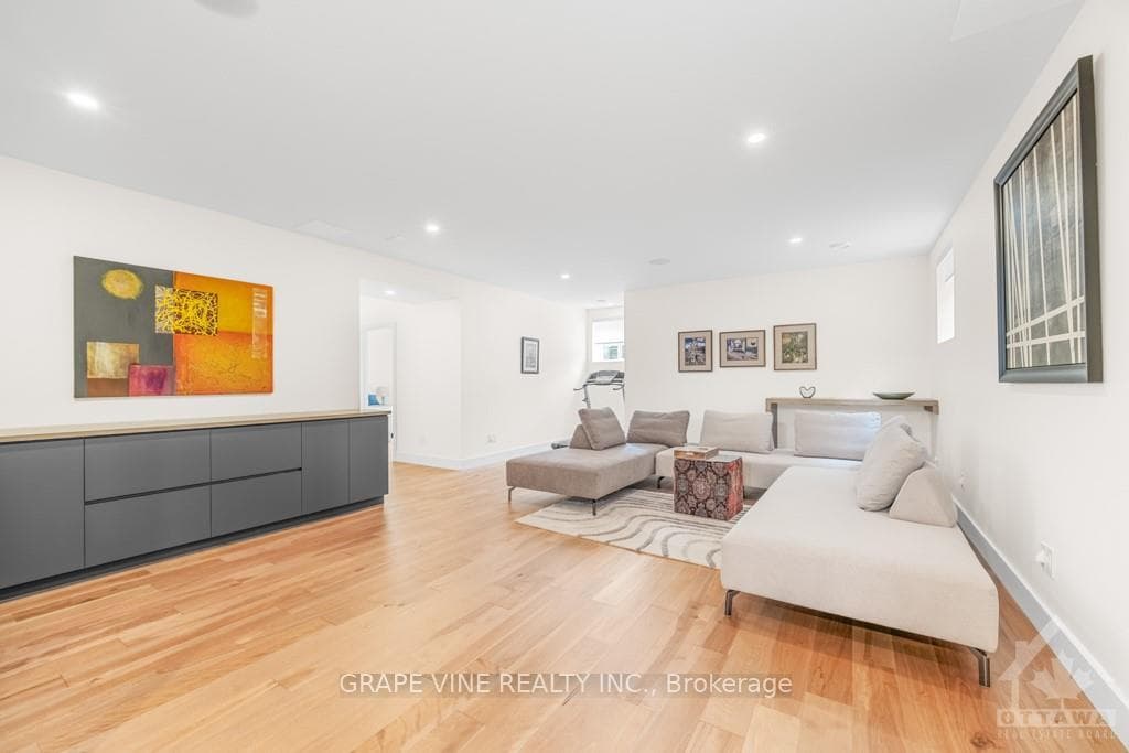 671 WINDERMERE Avenue photo 25