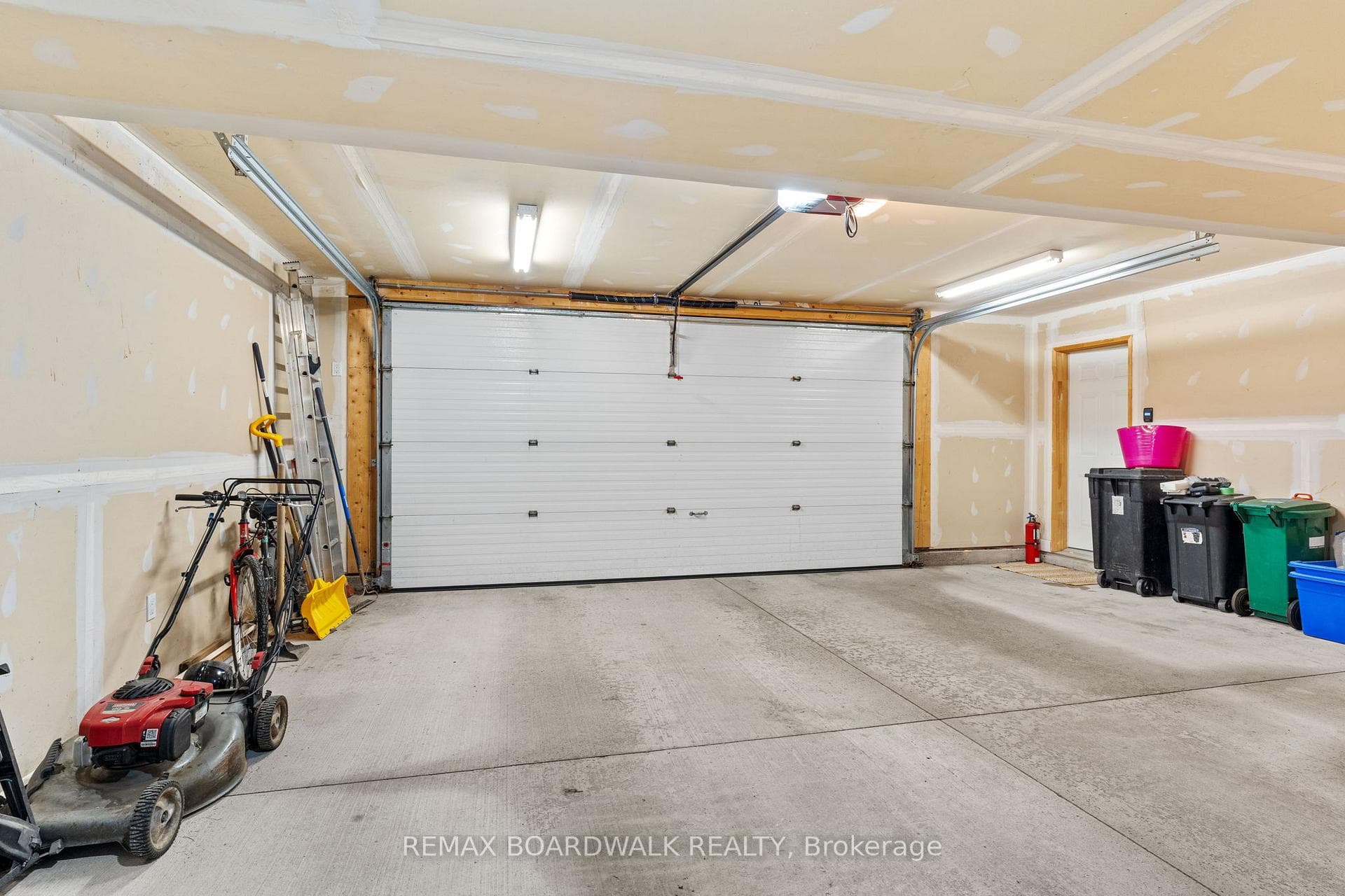 108 EDITH MARGARET Place photo 32