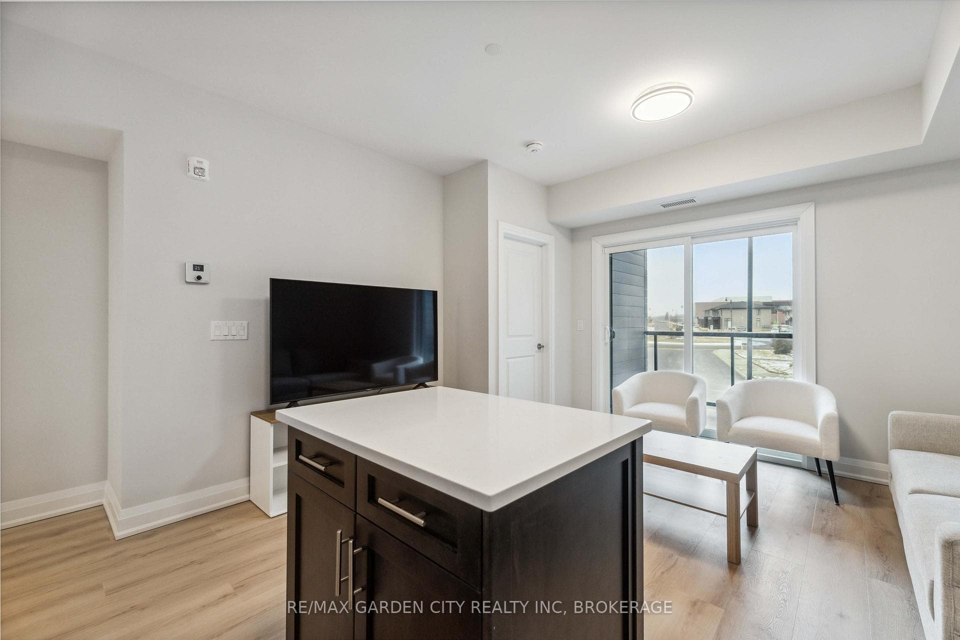 118 SUMMERSIDES Boulevard Unit 116 photo 21