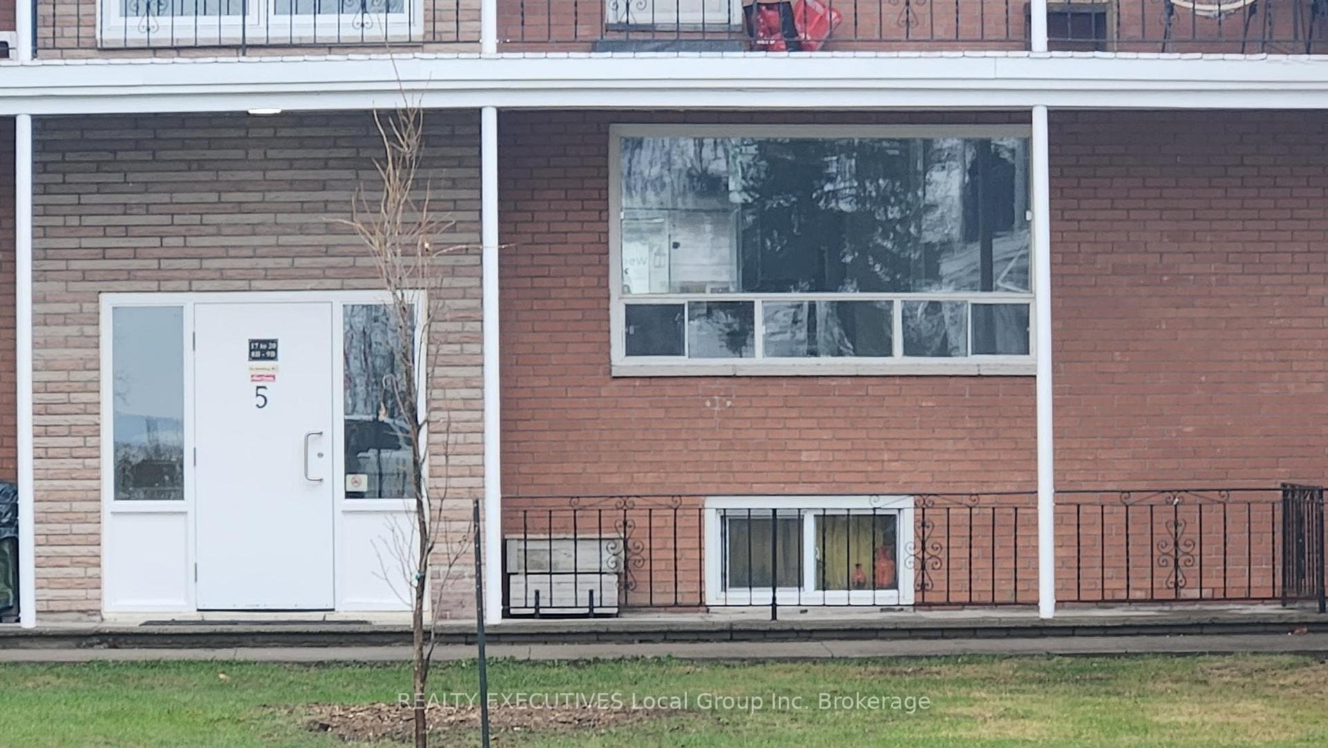 40 JUDGE Avenue Unit 19 photo 1
