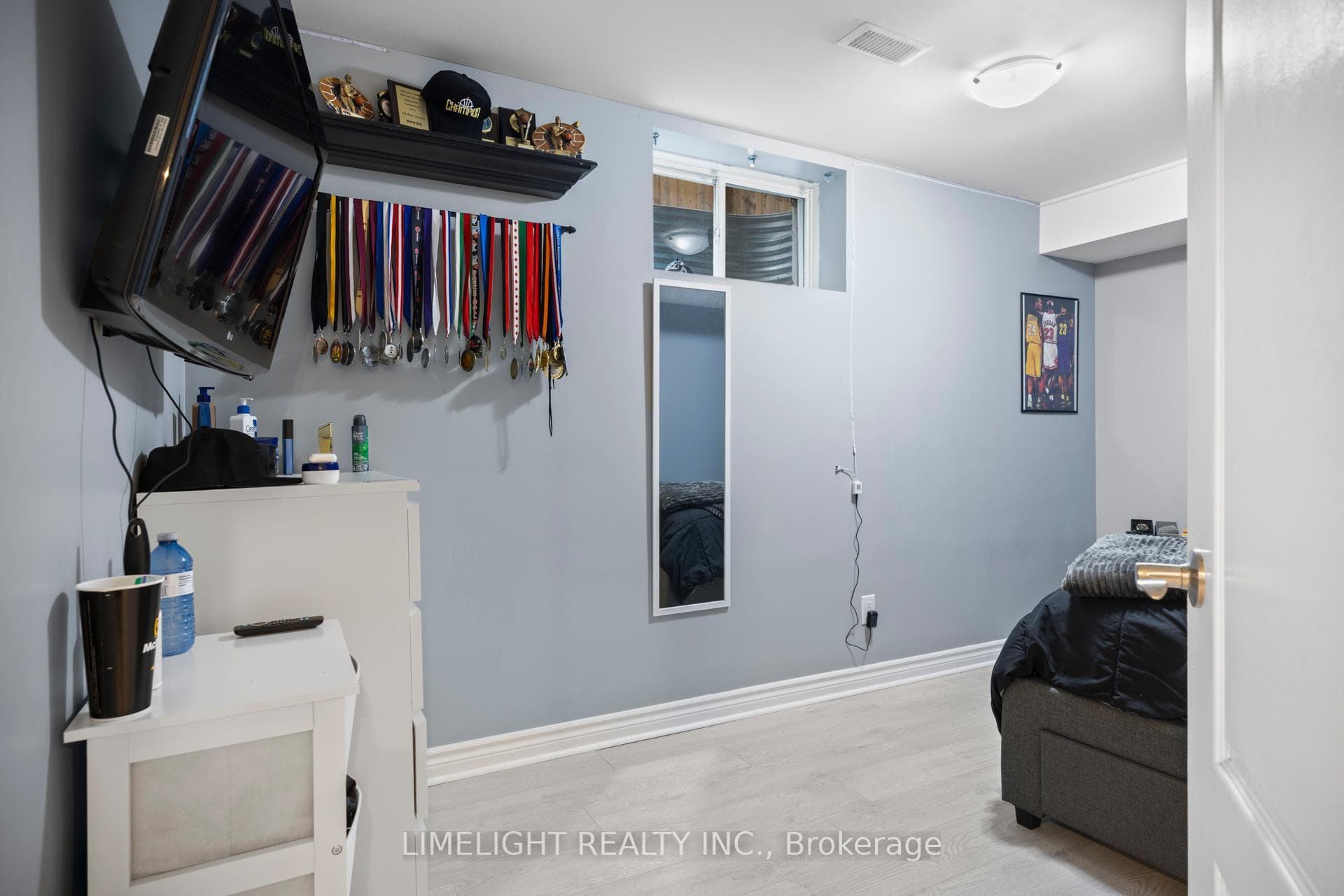 676 Guiness Way photo 29