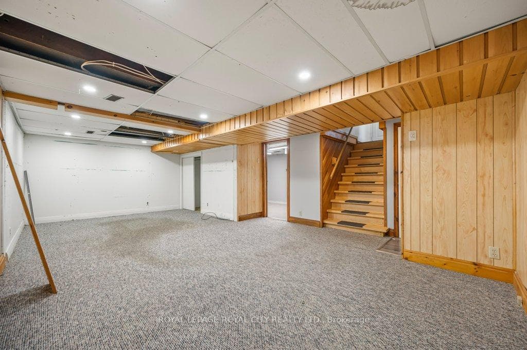 369 York Road photo 15
