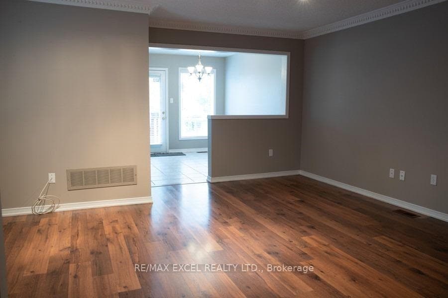 97 Revelstoke Crescent photo 6