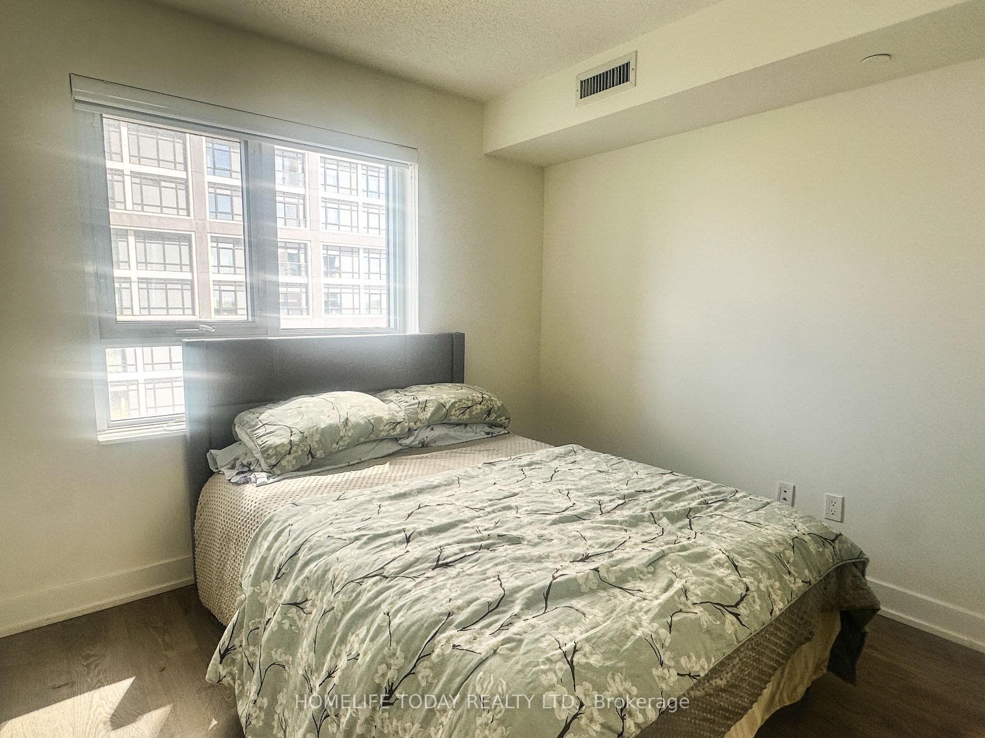 9 Mabelle Avenue Unit 722 photo 9