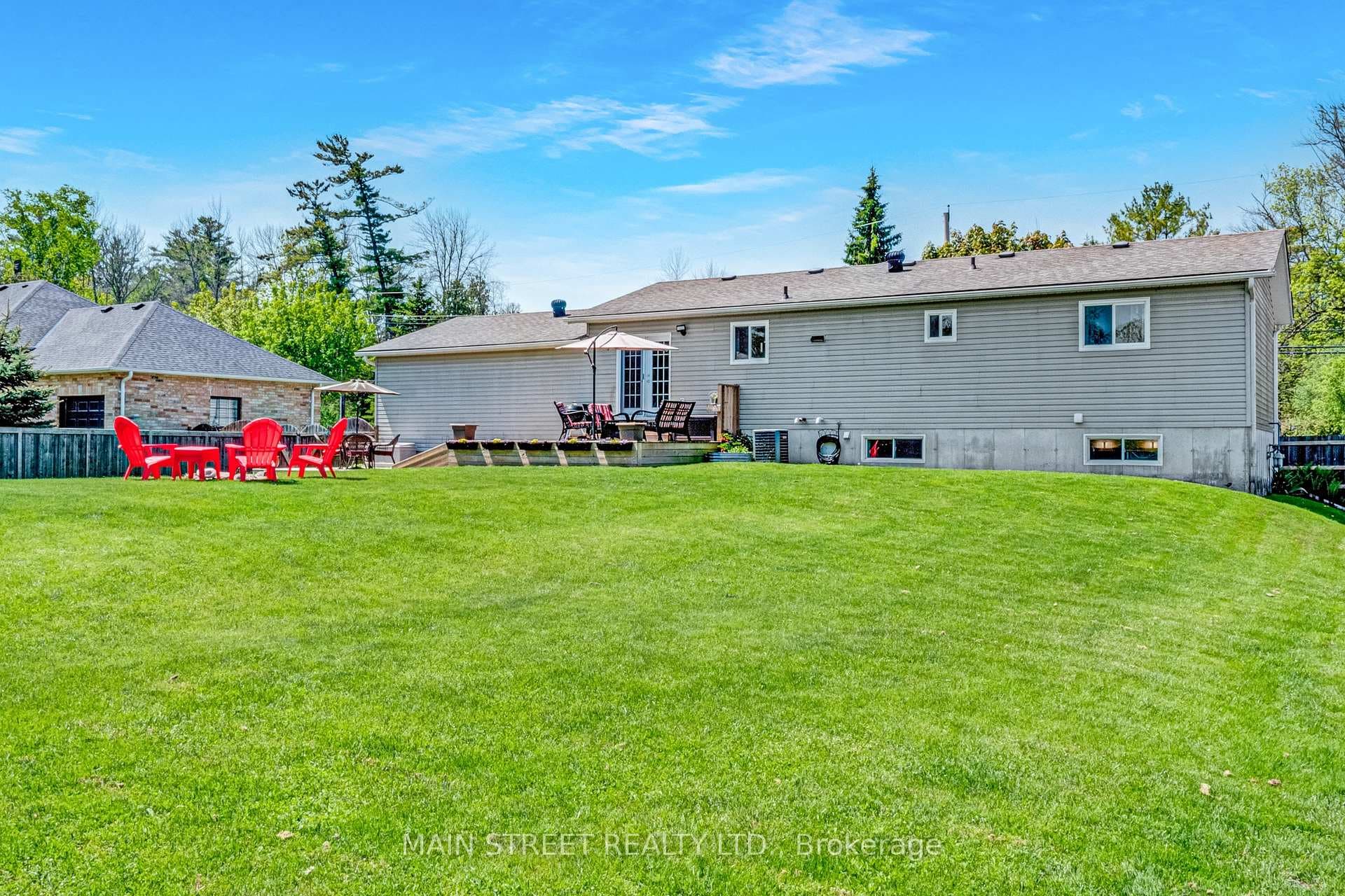 105 Maple Avenue photo 35