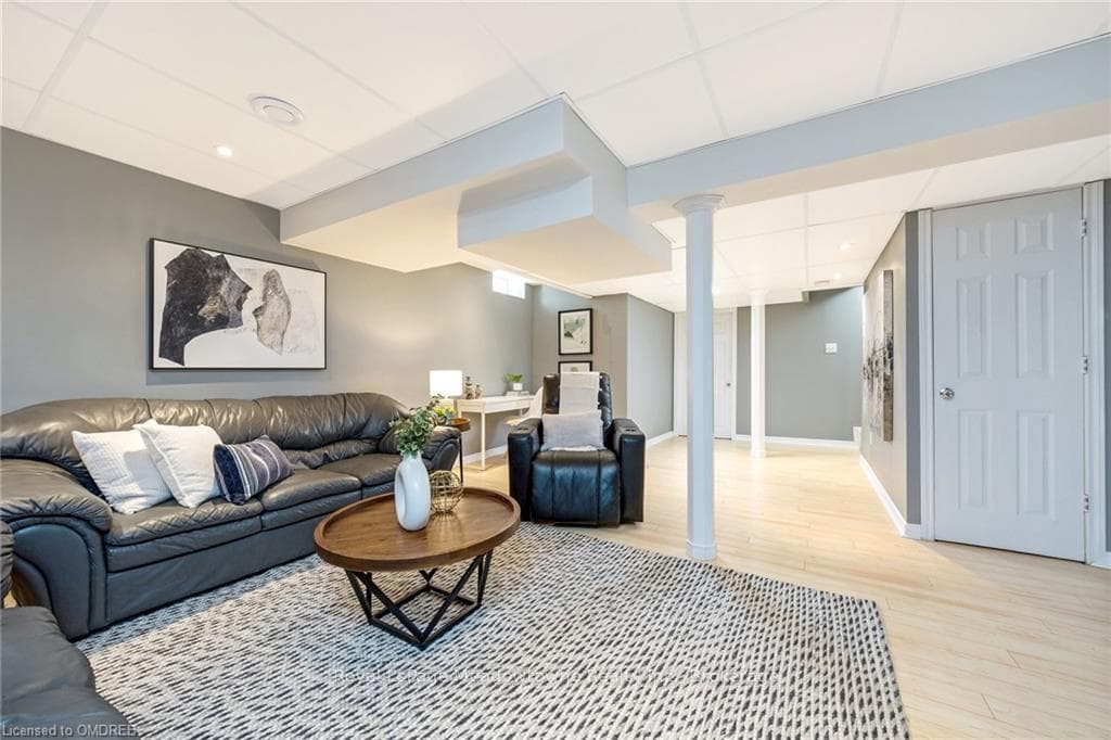 207 SHERWOOD Road photo 32