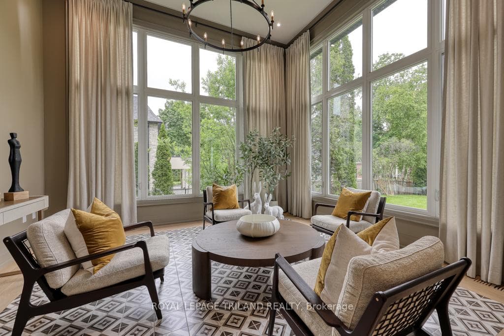 13' ceilings and dramatic floor to ceiling windows