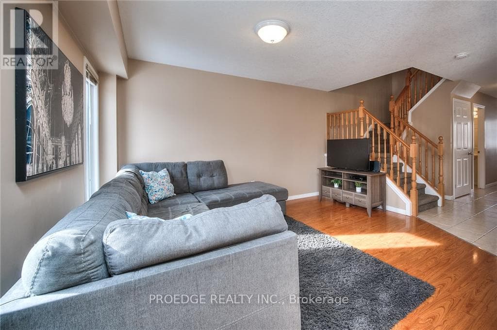 595 Goldthread Street photo 15