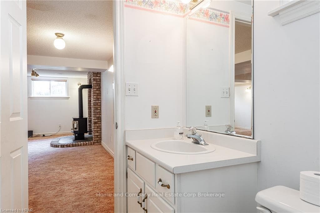 208 JOHN Street photo 36