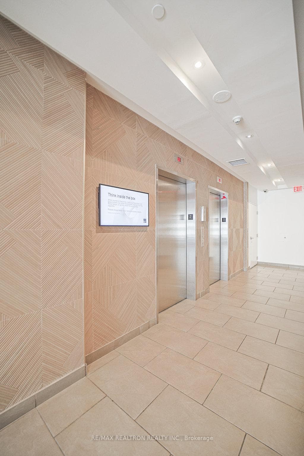 15 FORT YORK Boulevard Unit 2705 photo 40