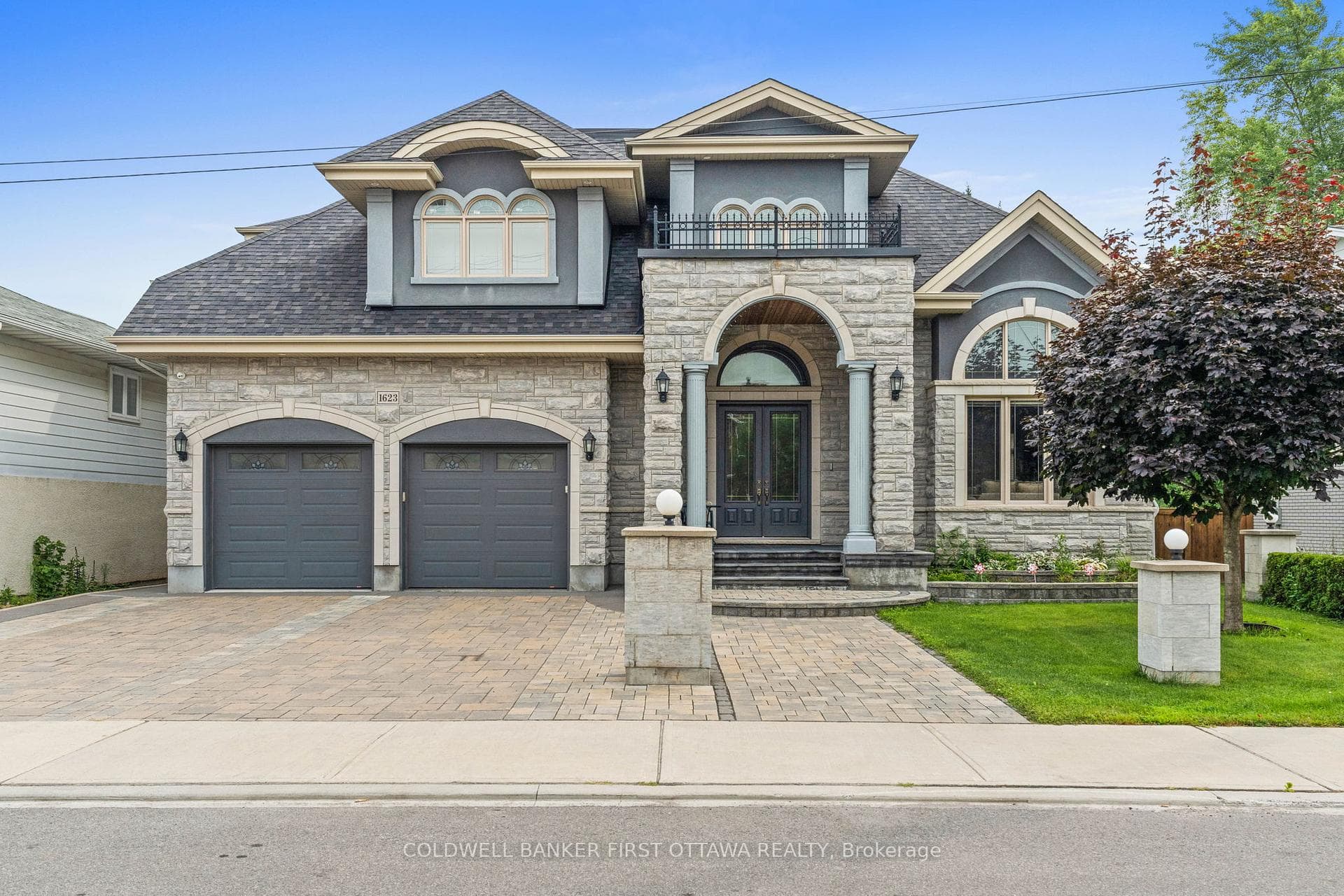 One of a kind custom built home - Carleton Height