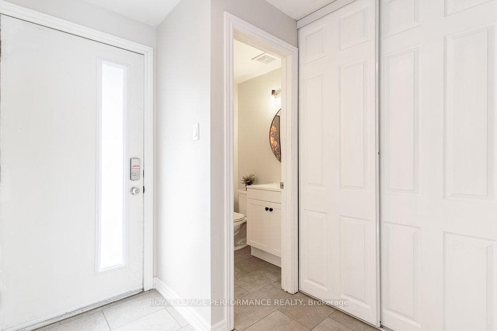 2059 Stonehenge Crescent photo 5
