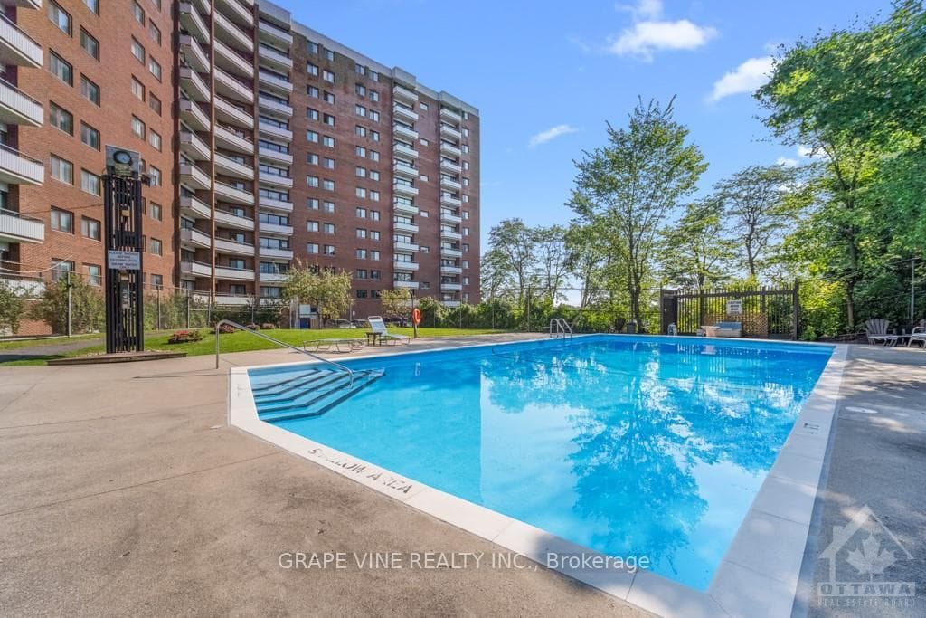 20 CHESTERTON Drive Unit 210 photo 25