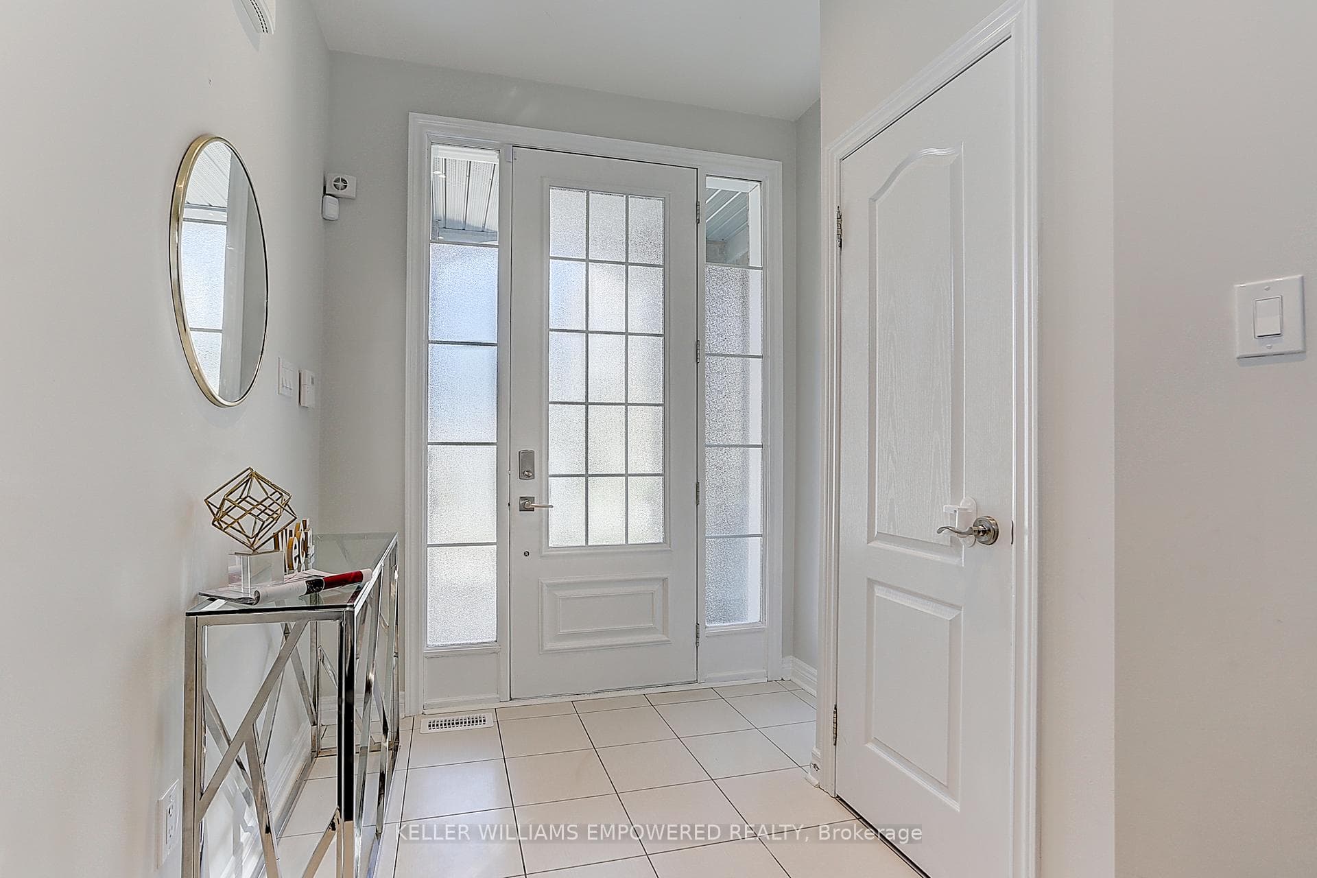 85 Chayna Crescent photo 3