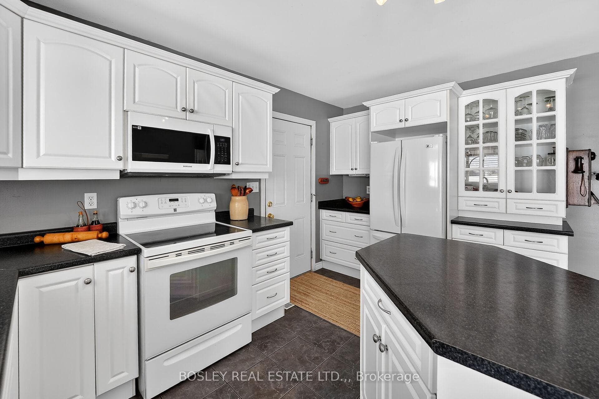 910 Holloway Bay Road photo 9