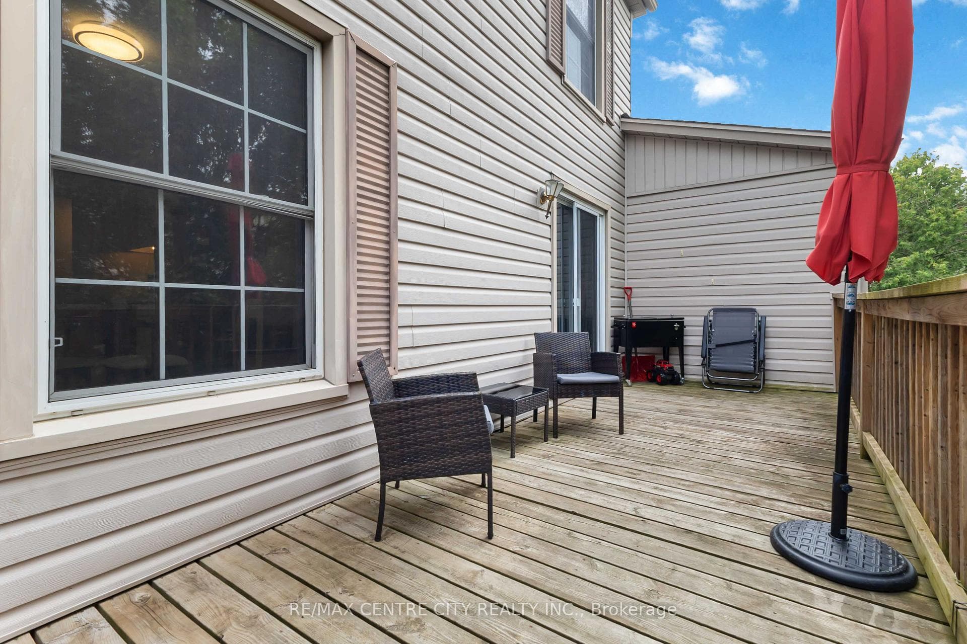 423 Everglade Crescent photo 9
