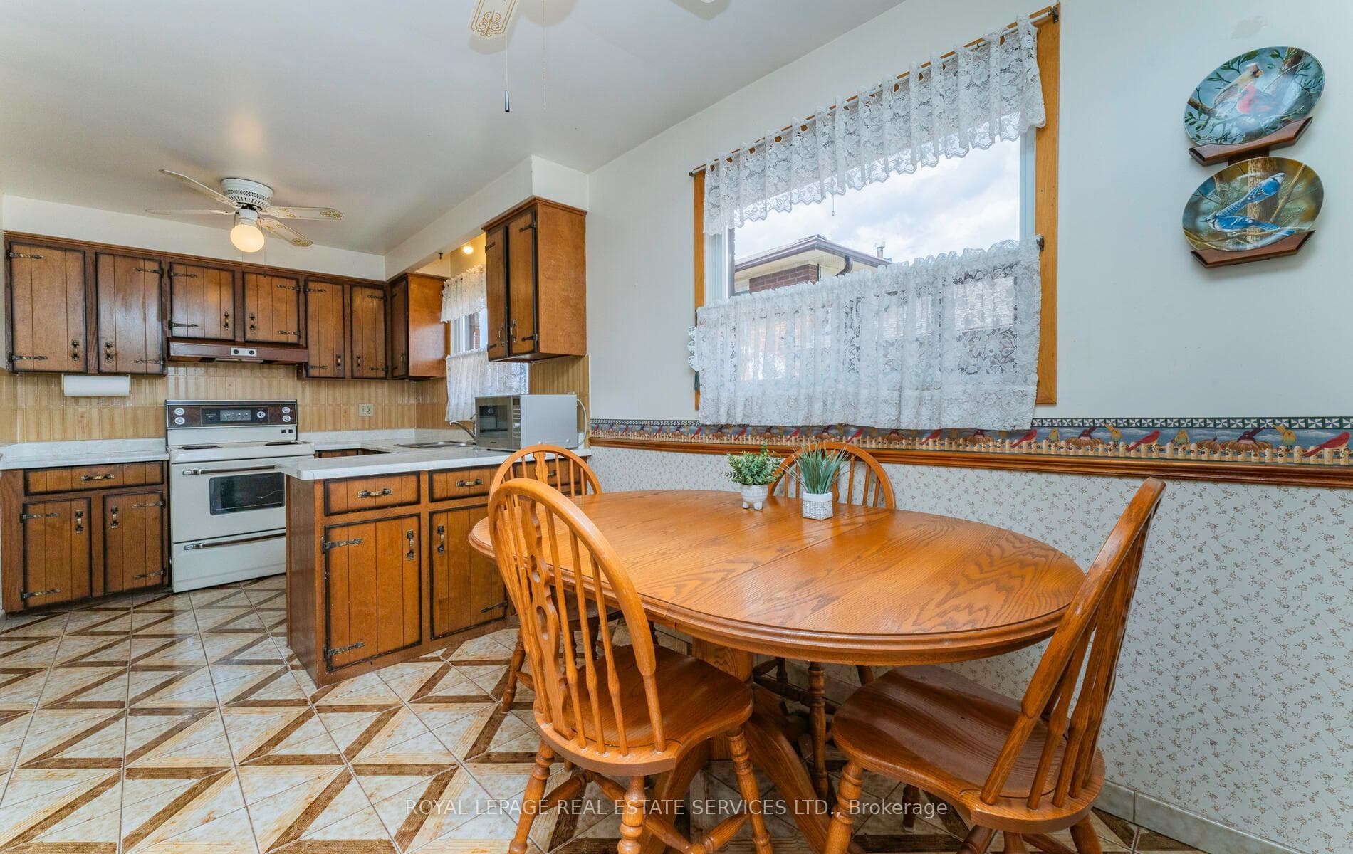 48 Lenthall Avenue photo 13