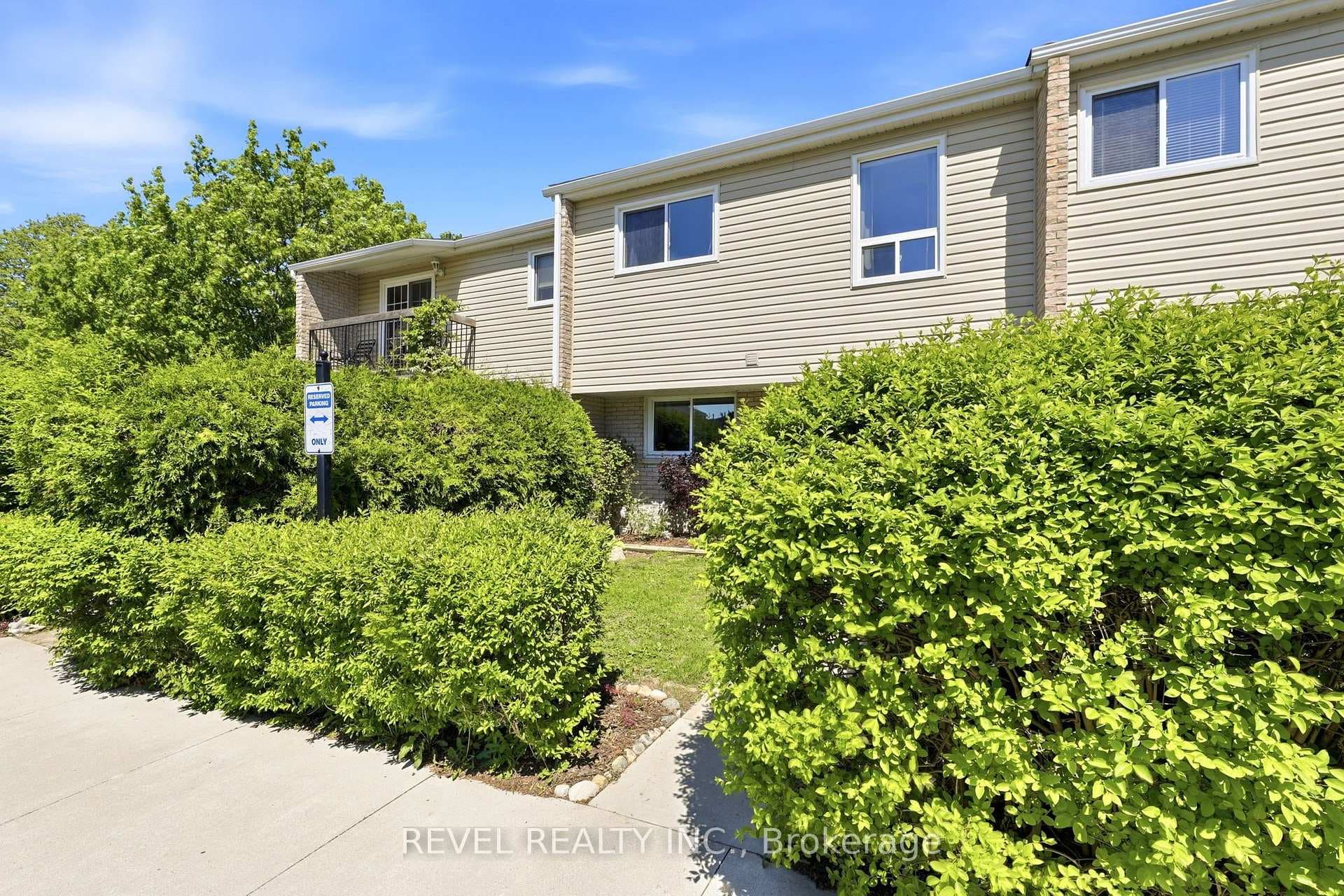 669 Osgoode Drive Unit 2 photo 2