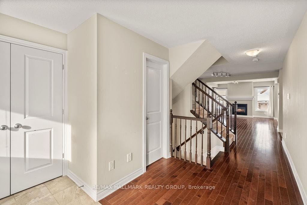 3513 Woodroffe Avenue photo 3